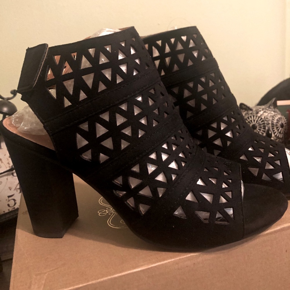 NIB suede laser cut booties